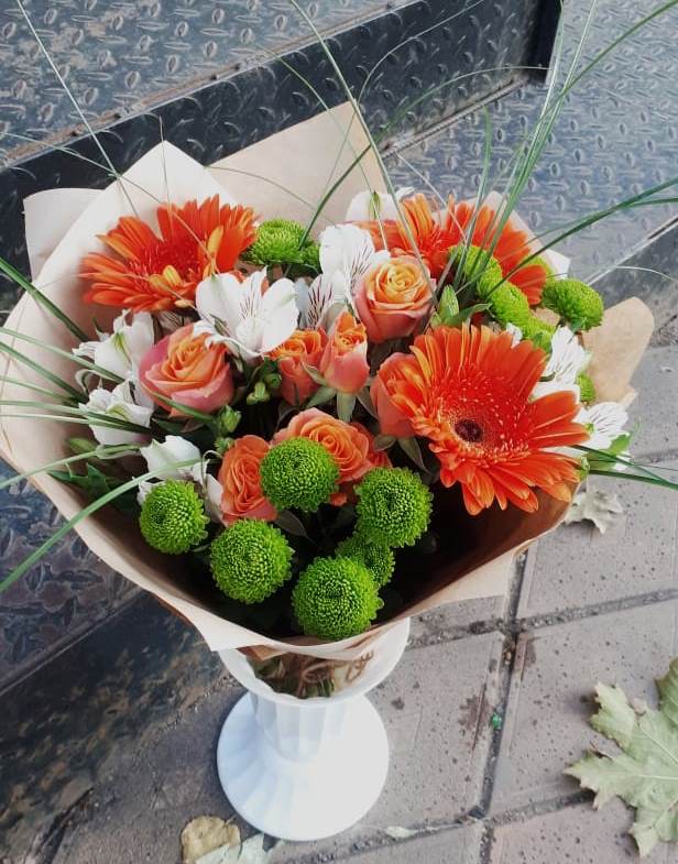 Букет цветов из: Герберы, Хризантемы, Альстромерии и Розы в Магадане