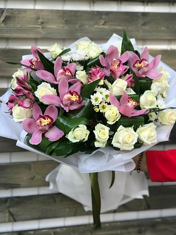 Букет цветов из: Розы и Хризантемы в Магадане