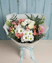 Букет цветов из:  Розы, Лизиантусы и Хризантемы в Магадане
