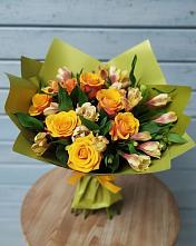 Букет цветов из:  Альстромерии и Розы в Магадане