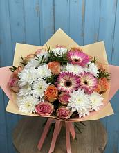 Букет цветов из:  Розы, Герберы и Хризантемы в Магадане