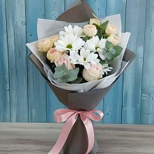 Букет цветов из:  Хризантемы и Розы в Магадане