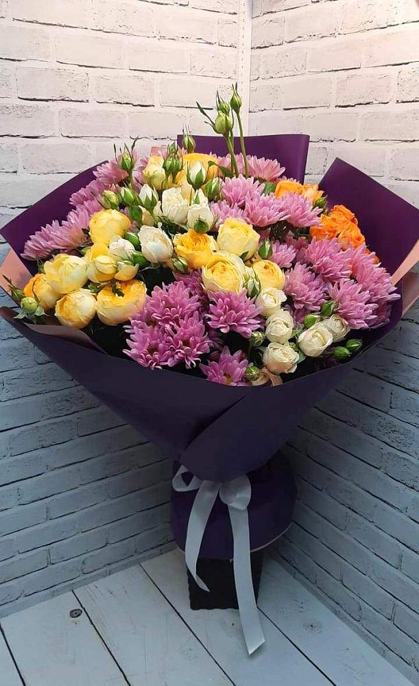 Букет цветов из: Хризантемы и Розы в Магадане