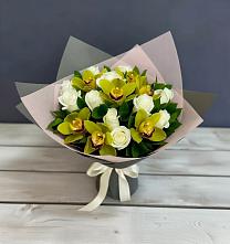 Букет цветов из:  Орхидеи и Розы в Магадане