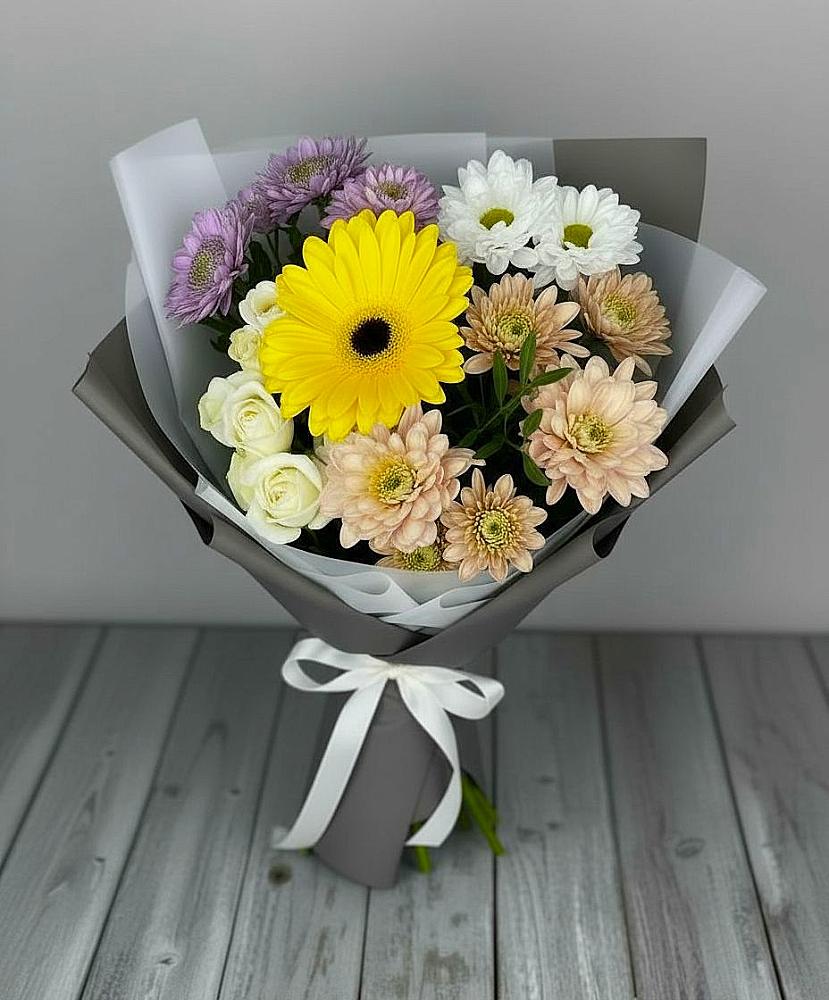Букет цветов из: Розы, Герберы и Хризантемы в Магадане