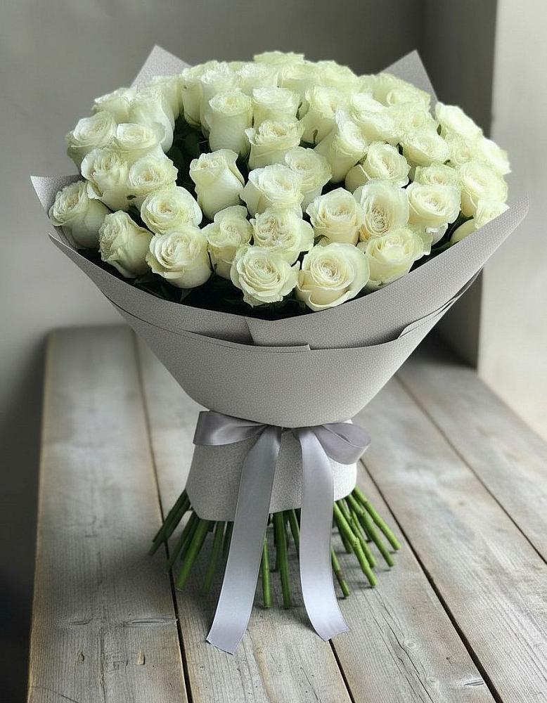 Букет 35 Белых роз в Магадане