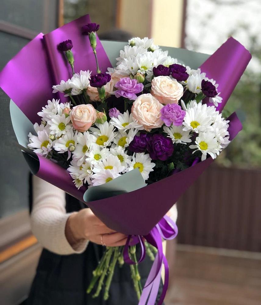 Букет цветов из: Хризантемы, Гвоздики и Розы в Магадане