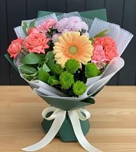 Букет цветов из:  Гвоздики, Розы, Герберы и Хризантемы в Магадане