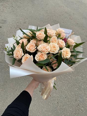Букет Кремовые розы Латте в Магадане