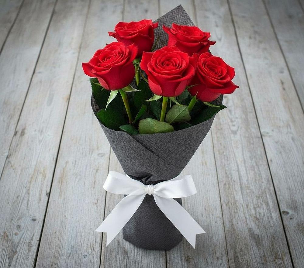 Букет 5 Красных роз Эдлесс Лав в Магадане