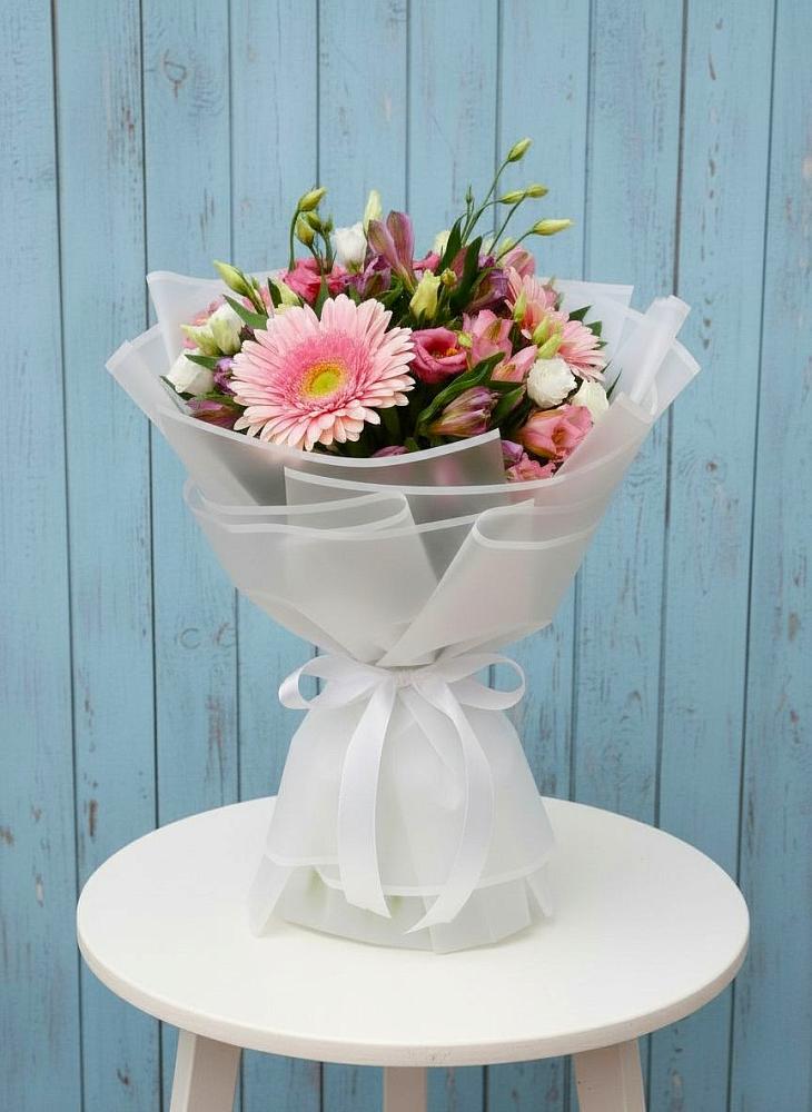 Букет цветов из: Герберы, Альстромерии и Лизиантусы в Магадане