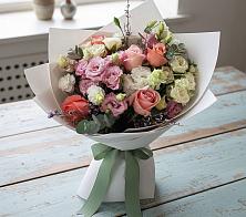 Букет цветов из:  Розы, Лизиантусы и Гвоздики #REPLACE_PRED# Магадане