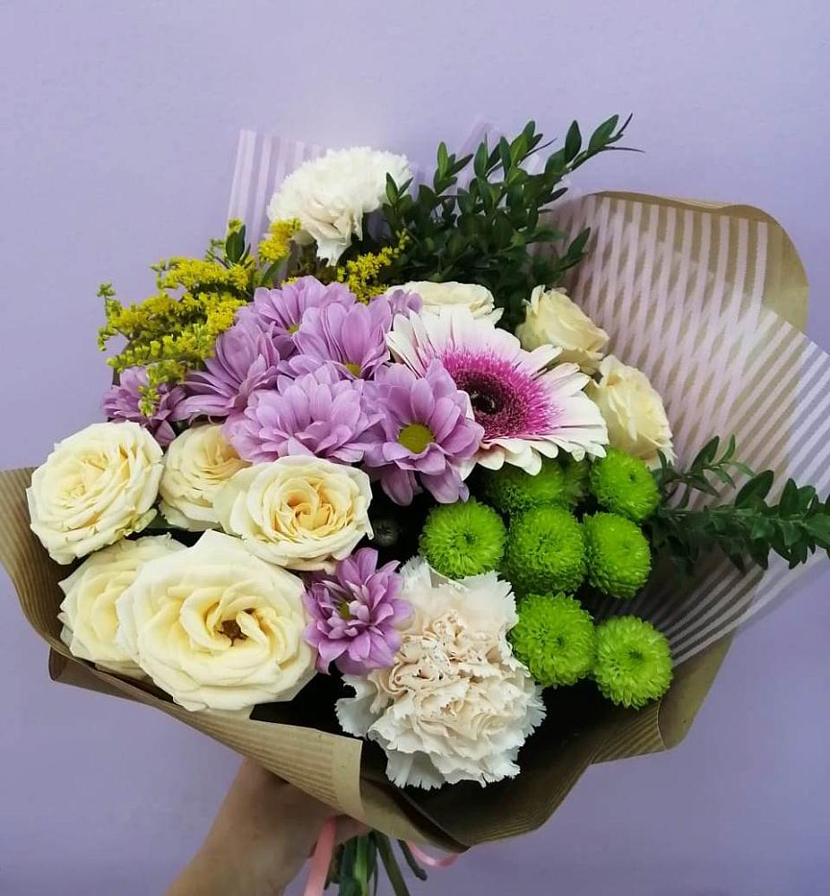 Букет цветов из: Хризантемы, Розы, Гвоздики и Герберы в Магадане