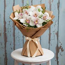 Букет цветов из:  Орхидеи и Розы #REPLACE_PRED# Магадане